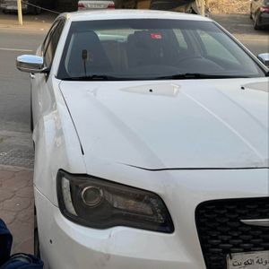 للبيع كرايسلر موديل 2013