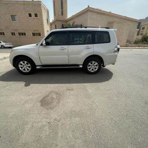 للبيع جيب باجيرو 
