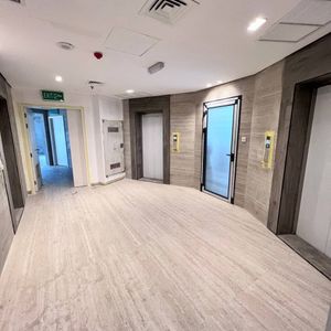 تجاري للايجار في الشرق