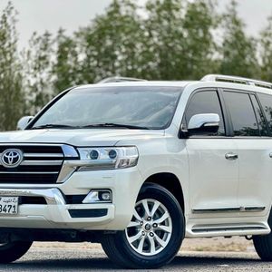 لاندكروزر GXR V8