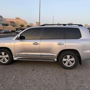 لاندكروزر موديل 2015 