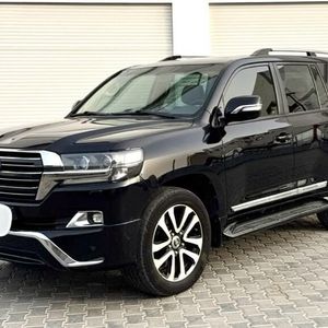 لاند كروزر GXR V8 موديل 2017