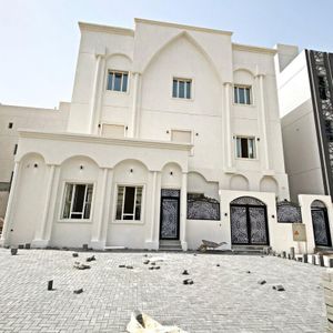 بيت للبيع في غرب عبدالله المبارك