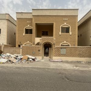 للبيع بيت بسعد العبدالله 