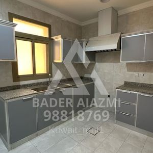 شقة للايجار في غرب عبدالله المبارك