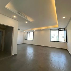 شقة للايجار في غرب عبدالله المبارك