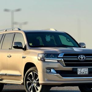  لاندكروزر GXR V8