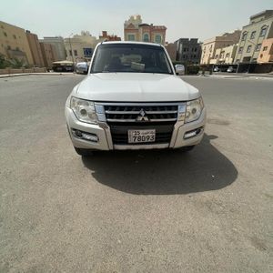 للبيع جيب باجيرو موديل 2017