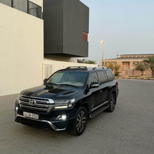 لاندكروز GXR BLACK EDITION