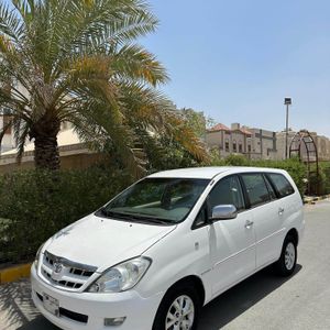 للبيع تويوتا انوفا