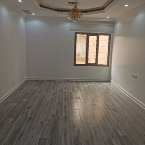 شقة في عبد الله المبارك ق 8