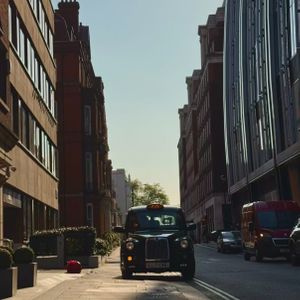 شقة للايجار في غرب عبدالله المبارك